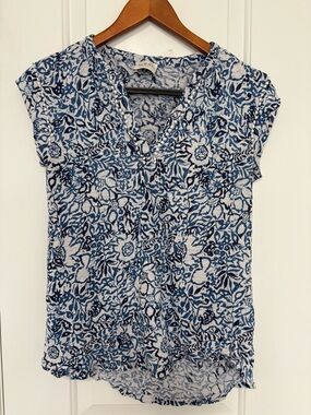 Linen Blue Floral V-Neck Top